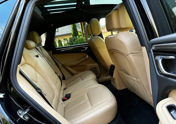 Porsche Macan cena 165800 przebieg: 63434, rok produkcji 2018 z Gąbin małe 631